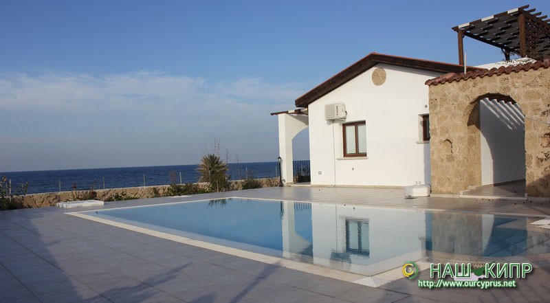 3-спаленный Бунгало с бассейном на Северном Кипре у моря £270,000